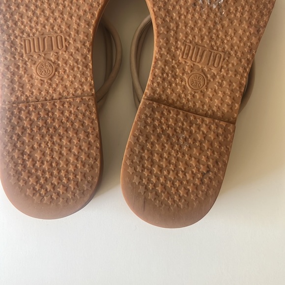 Dusto Sandals, with Pearl and Gold Tone Features, SZ 36 - Picture 8 of 10